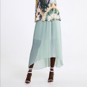 Zara pleated skirt in sea green hi/low